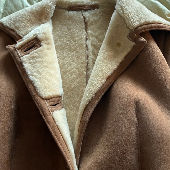 Woman’s Tan Shearling Coat - Picture 5 of 16